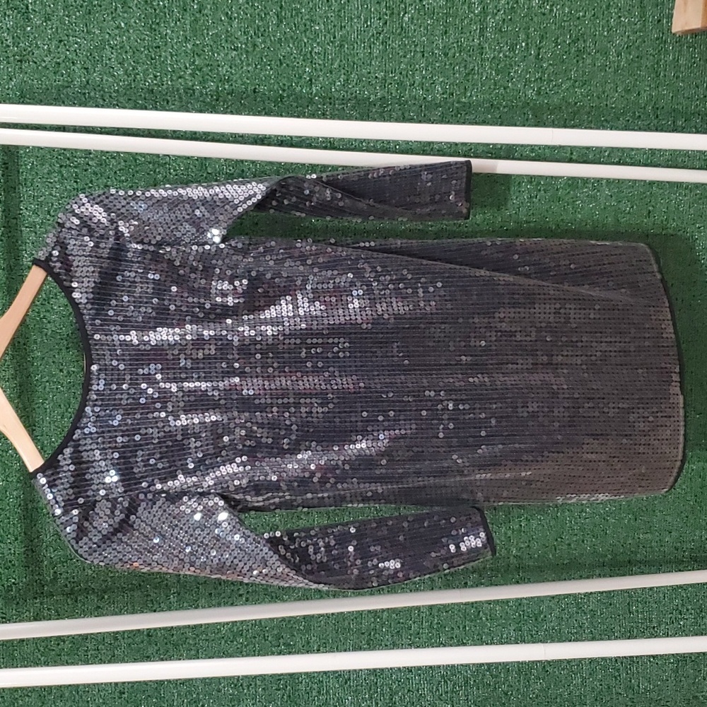 Dress - Picture 3 of 3